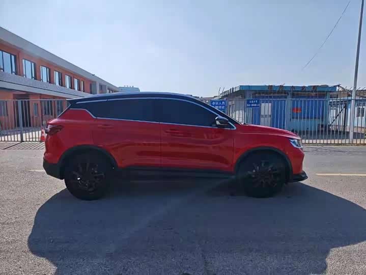 Фото 9 - Geely Coolray