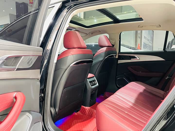 Фото 6 - Hongqi H5