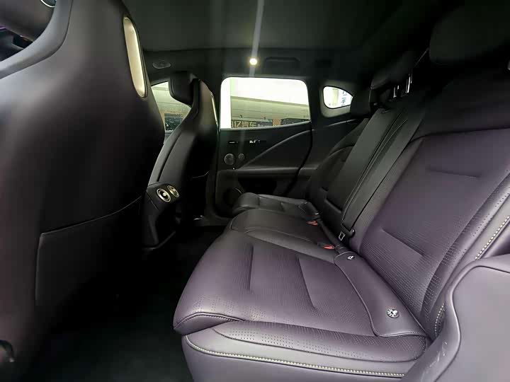 Фото 6 - Avatr 07