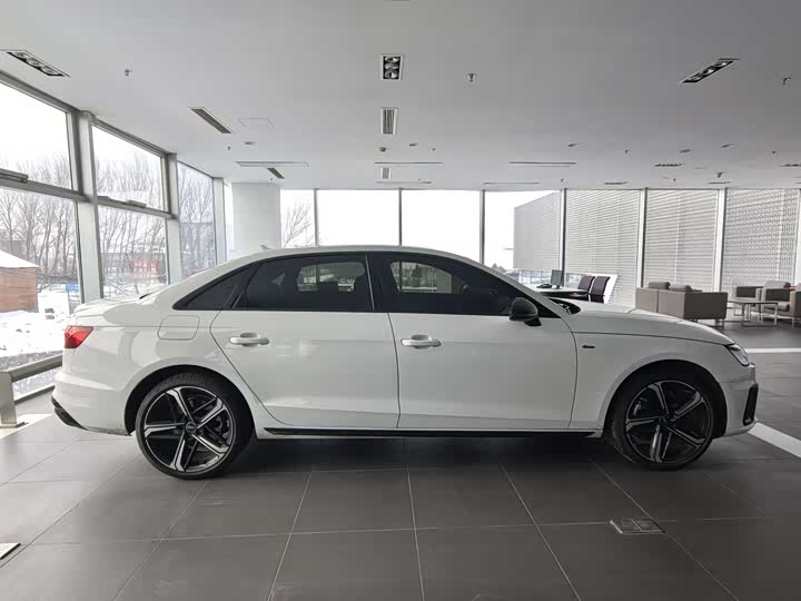 Фото 3 - Audi A4L
