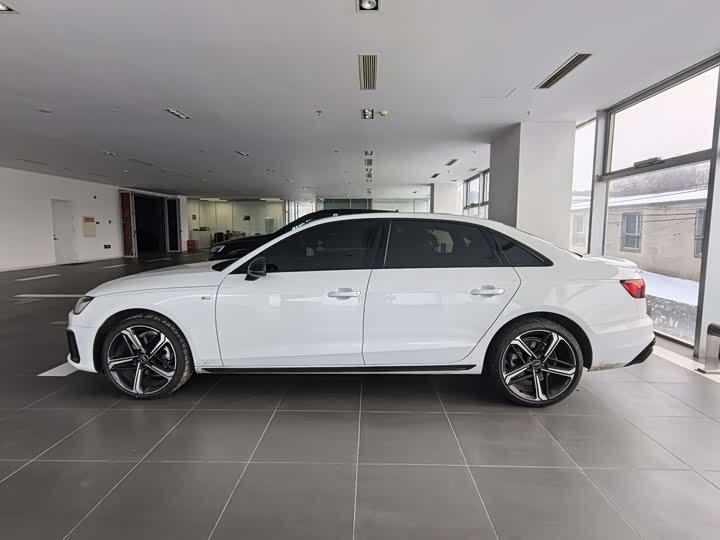 Фото 4 - Audi A4L