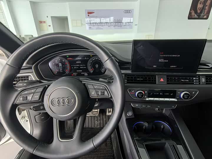 Фото 8 - Audi A4L