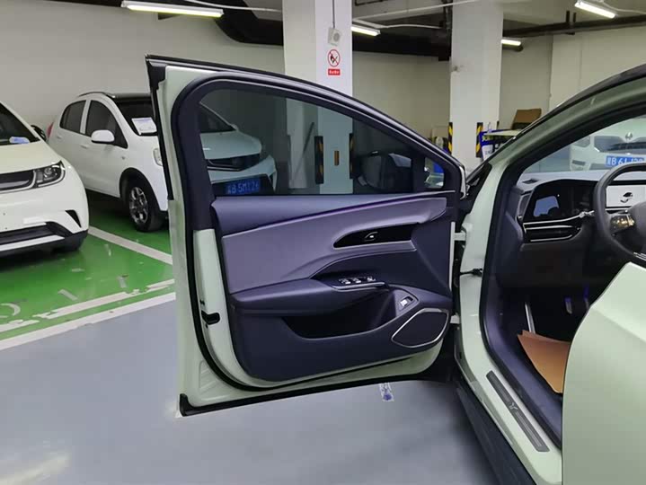 Фото 7 - Hongqi EH7