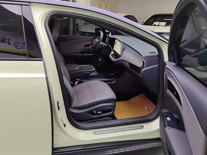 Фото 8 - Hongqi EH7