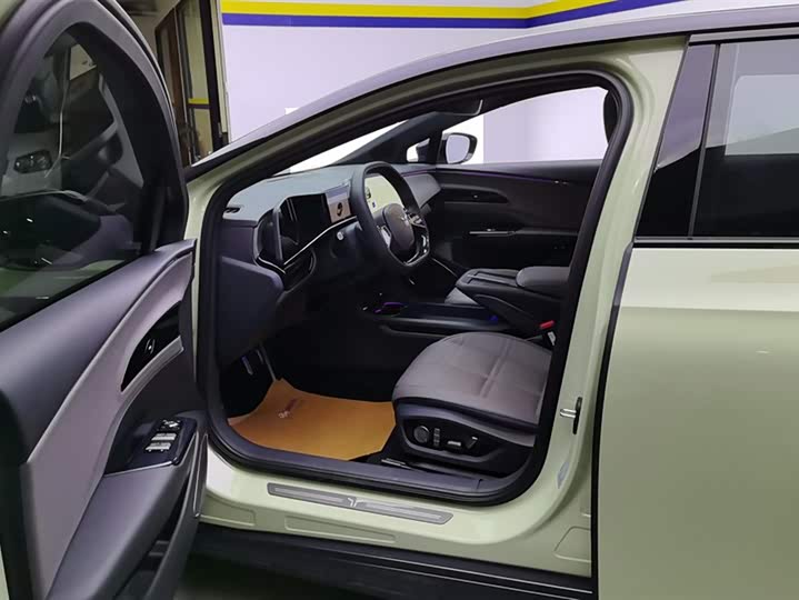 Фото 9 - Hongqi EH7