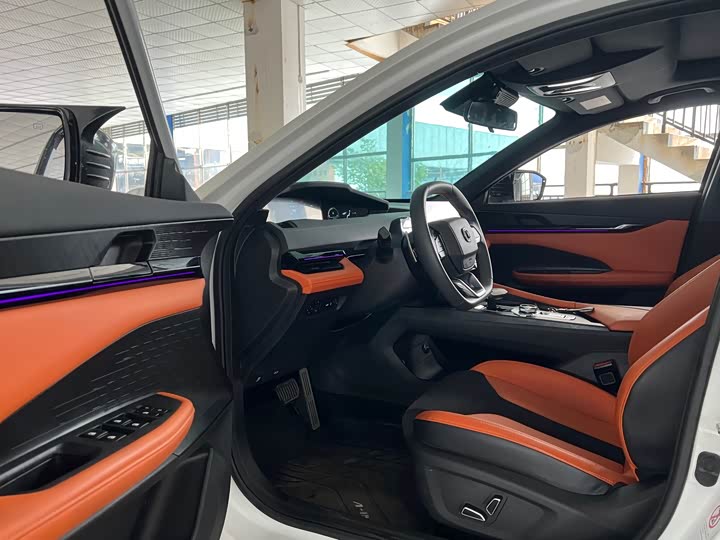 Фото 4 - Changan UNI-V