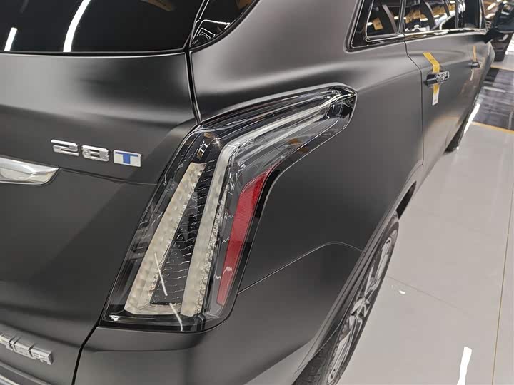 Фото 8 - Cadillac XT5