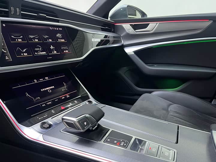 Фото 9 - Audi A6L