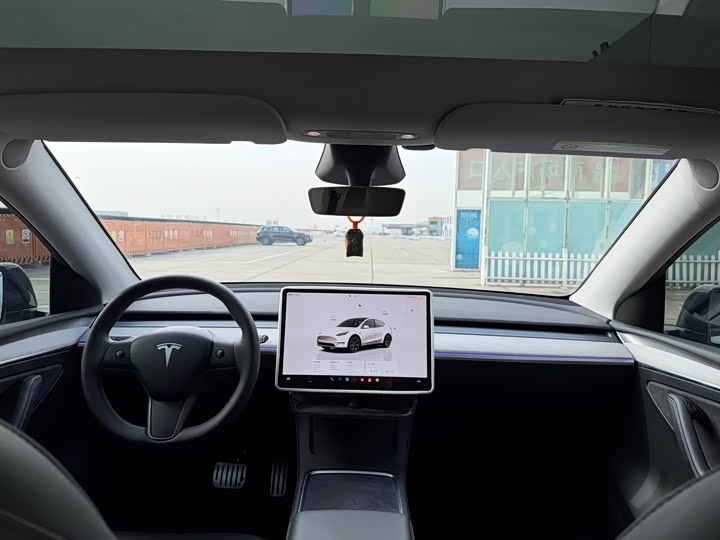 Фото 6 - Tesla Model Y