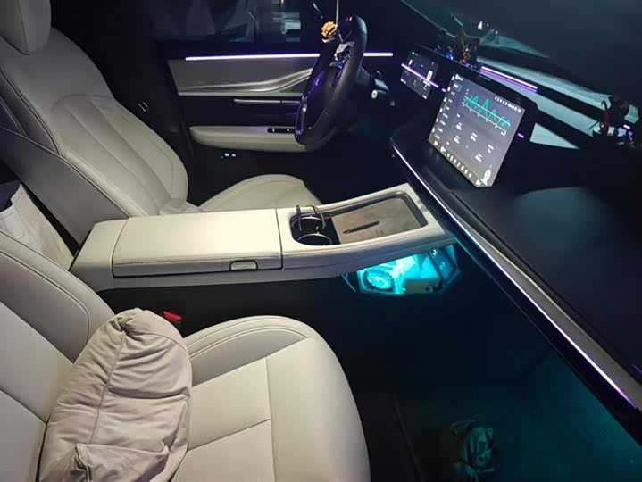 Фото 8 - XPeng P7