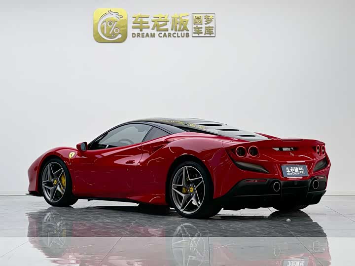 Фото 6 - Ferrari F8