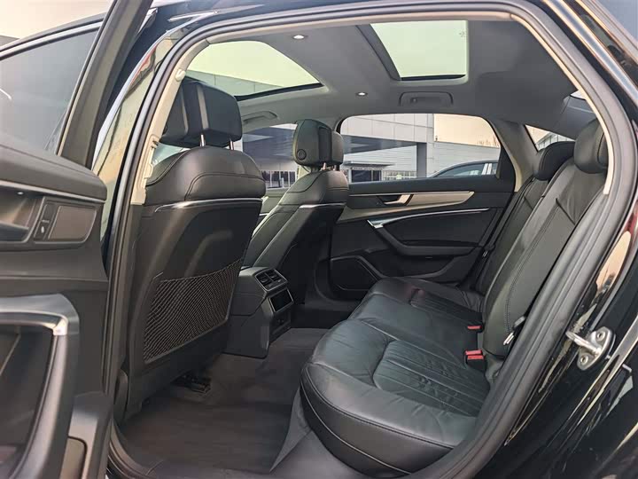 Фото 8 - Audi A6L