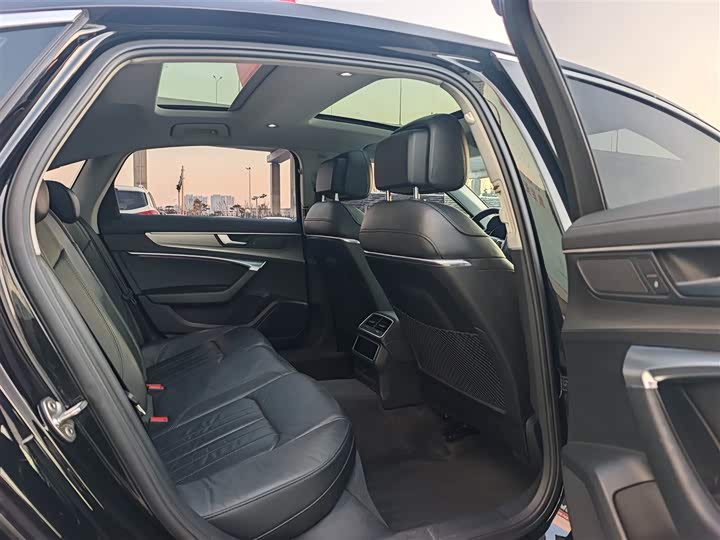 Фото 9 - Audi A6L