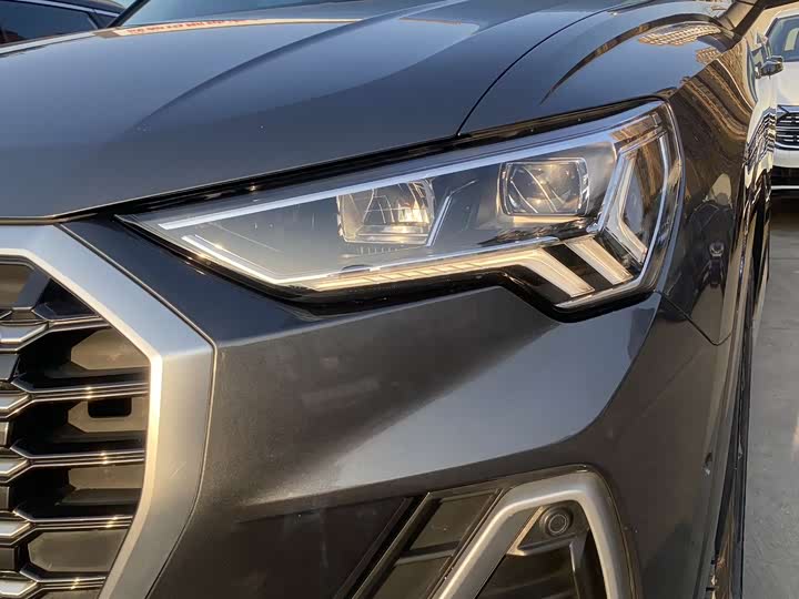 Фото 4 - Audi Q3