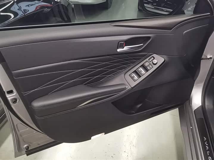 Фото 7 - Toyota Avalon