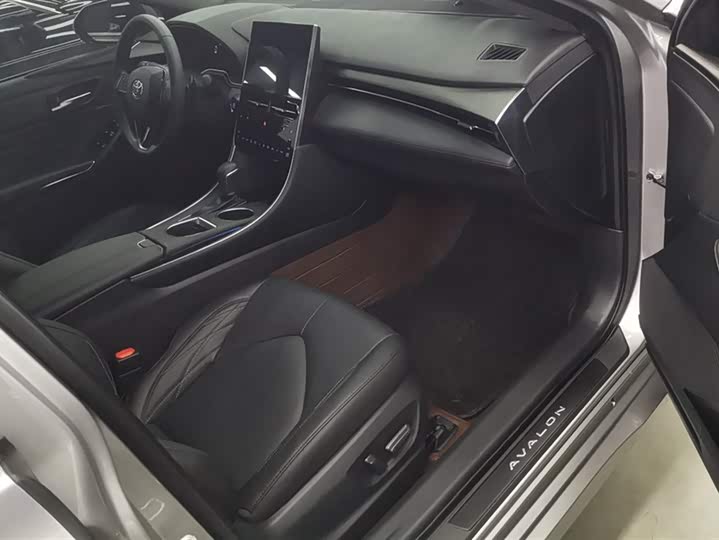 Фото 8 - Toyota Avalon