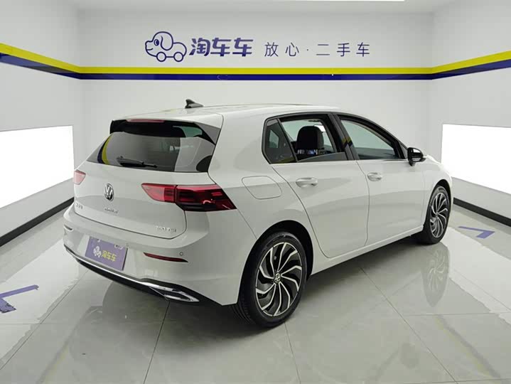 Фото 3 - Volkswagen Golf