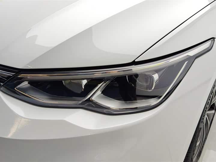 Фото 5 - Volkswagen Golf