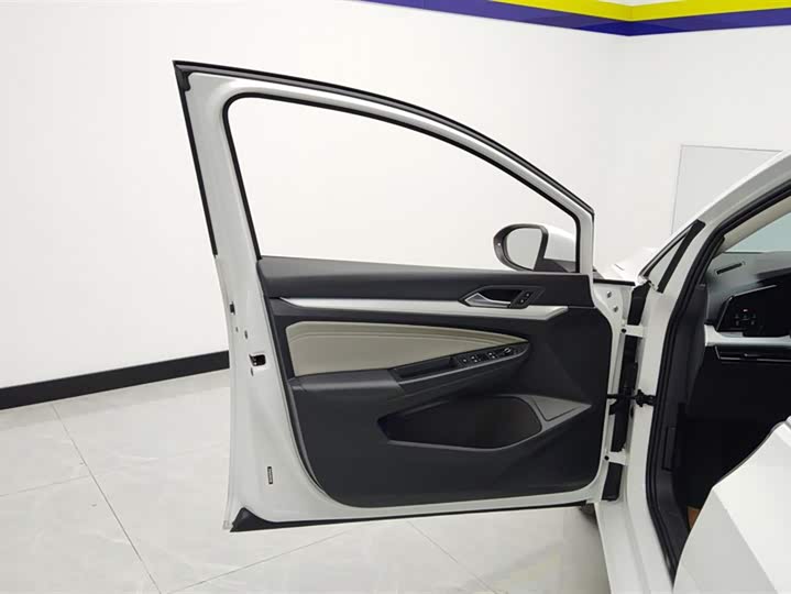 Фото 7 - Volkswagen Golf