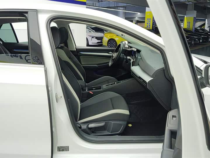 Фото 8 - Volkswagen Golf