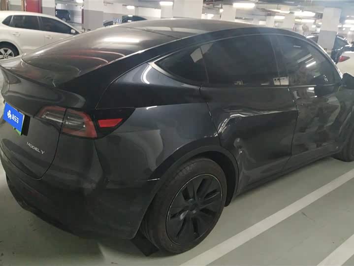 Фото 3 - Tesla Model Y