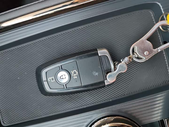 Фото 9 - Ford Mondeo