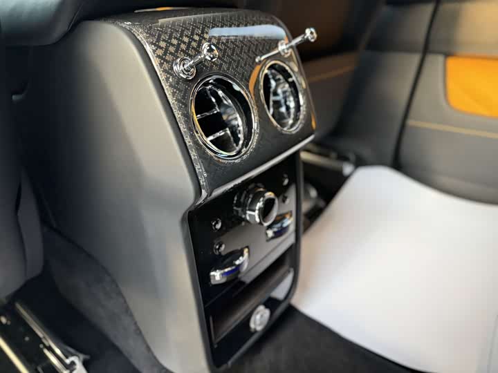 Фото 6 - Rolls-Royce Cullinan