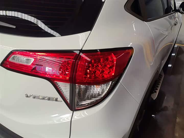 Фото 8 - Honda Vezel