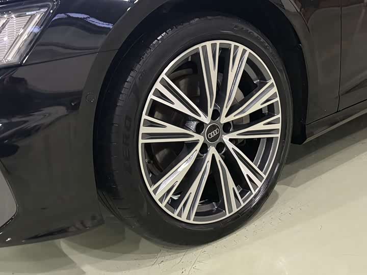 Фото 5 - Audi A6L