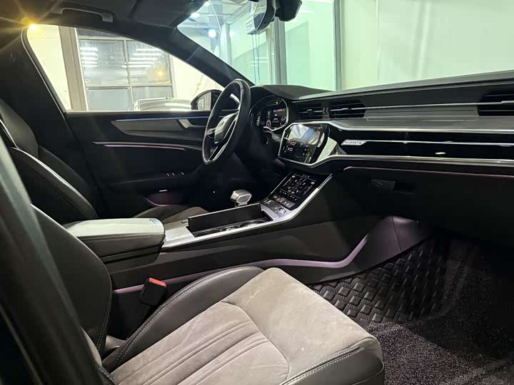 Фото 7 - Audi A6L