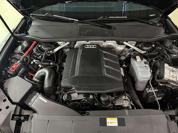 Фото 8 - Audi A6L