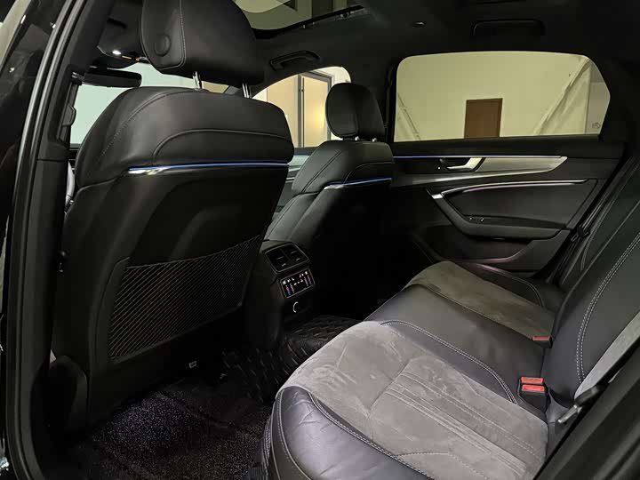 Фото 9 - Audi A6L