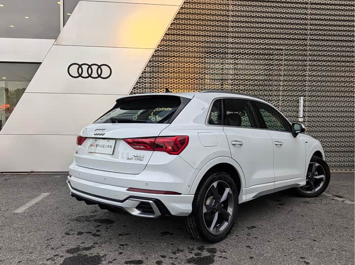 Фото 4 - Audi Q3