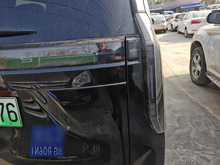 Фото 8 - Maxus Mifa 7