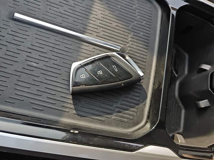 Фото 9 - Maxus Mifa 7