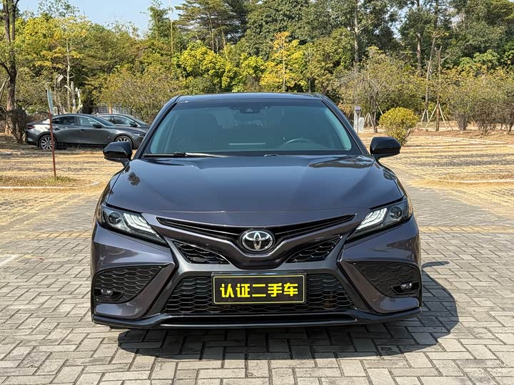 Фото 2 - Toyota Camry