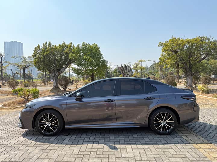 Фото 4 - Toyota Camry