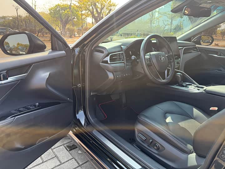 Фото 9 - Toyota Camry