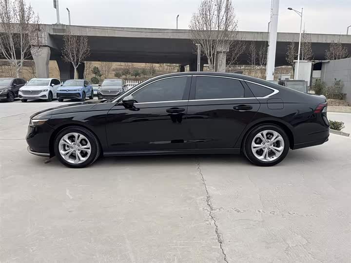 Фото 4 - Honda Accord