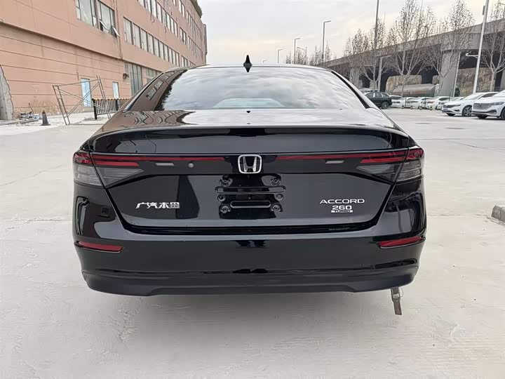 Фото 7 - Honda Accord