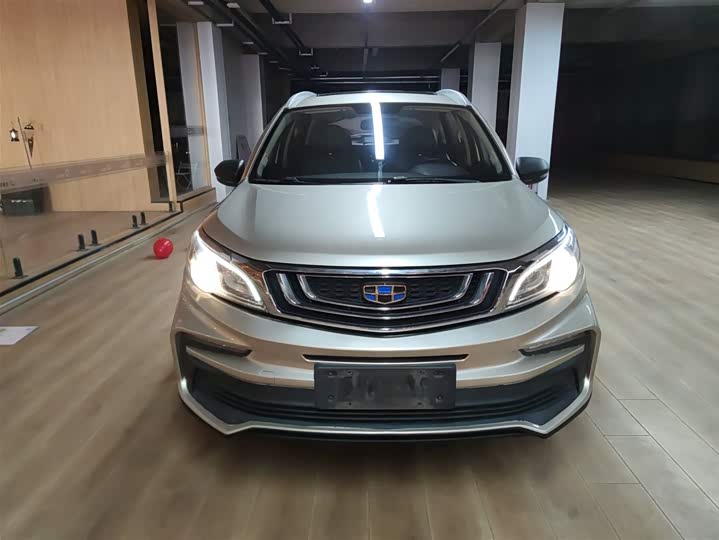 Фото 3 - Geely Vision X3