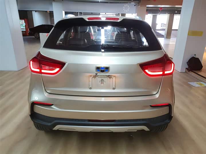 Фото 6 - Geely Vision X3