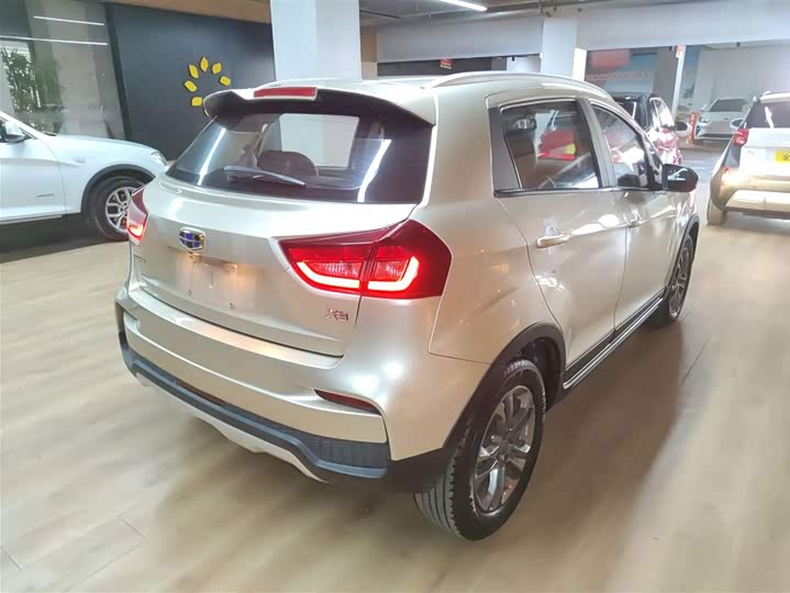 Фото 7 - Geely Vision X3