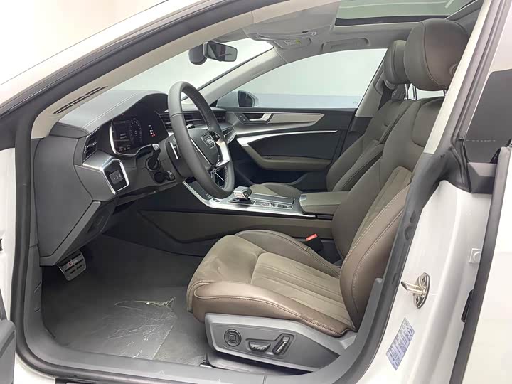 Фото 7 - Audi A7L