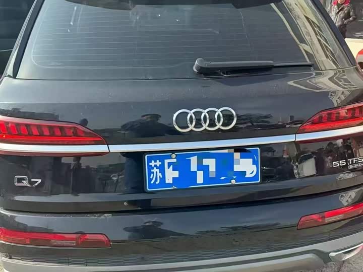 Фото 2 - Audi Q7