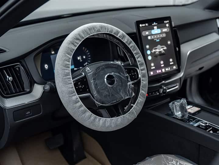 Фото 8 - Volvo XC60