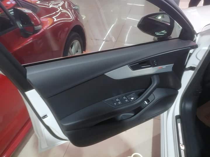 Фото 7 - Audi A4L