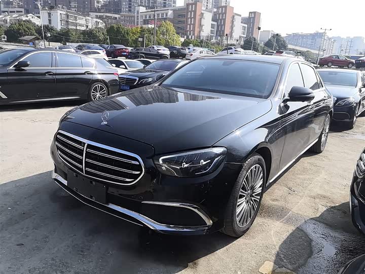 Фото 1 - Mercedes-Benz E-Class