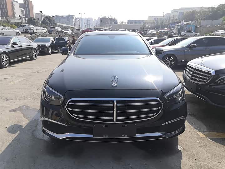 Фото 3 - Mercedes-Benz E-Class