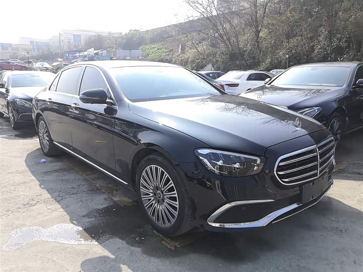 Фото 4 - Mercedes-Benz E-Class